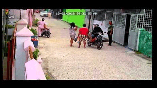 penjambretan terekam CCTV