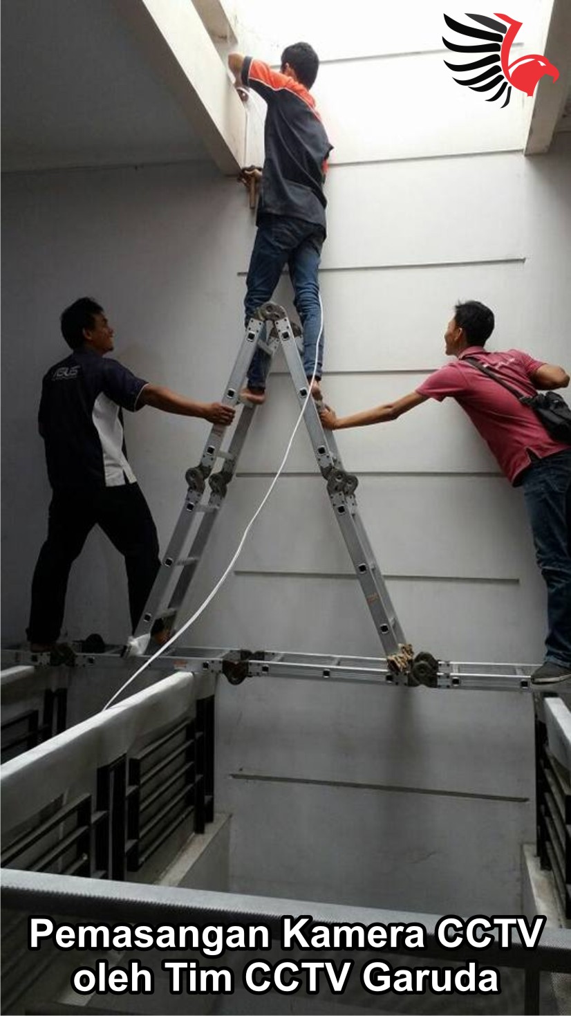 Pemasangan CCTV oleh Tim CCTV Garuda